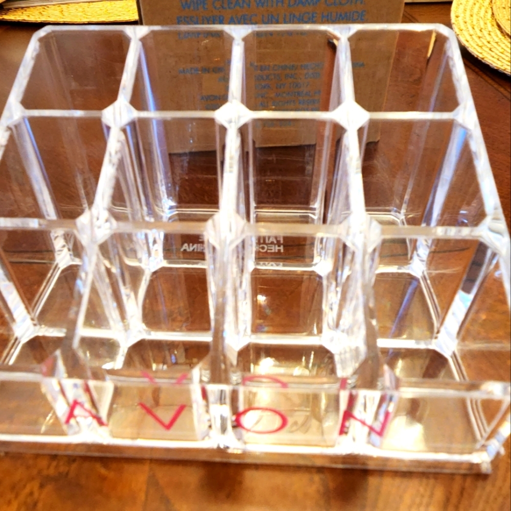 Avon Lipstick caddy holds 12 Lipsticks New in box